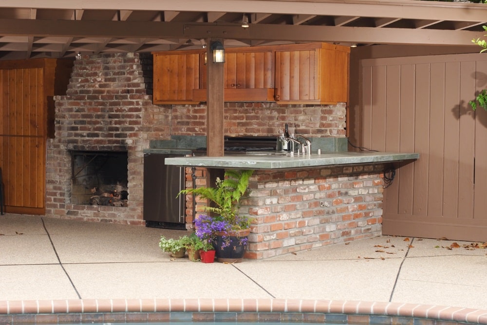 Certified Hot Shot Electric professionals install patio heaters and fans – licensed Tulsa electricians deliver safe, efficient outdoor comfort in Oklahoma.