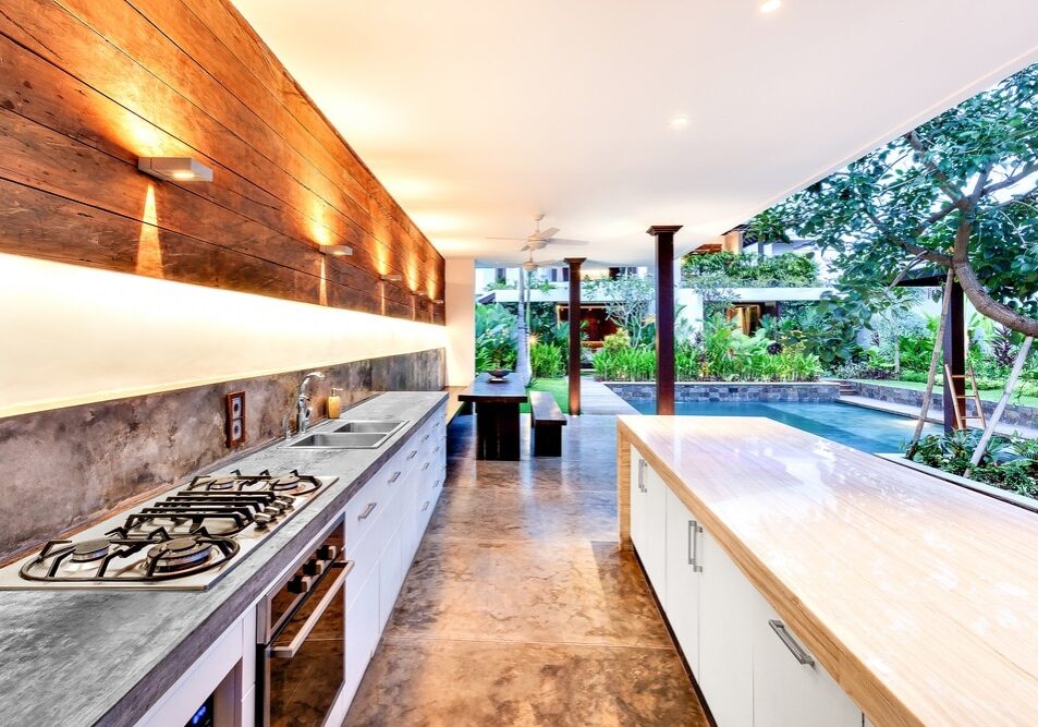 Expert Hot Shot Electric certified installation of outdoor kitchen electrical – professional Tulsa electricians wire safe GFCI outlets and lighting for patios.